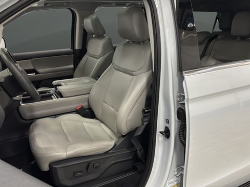 Used 2025 Ford Expedition Max Active AWD/4WD image 9