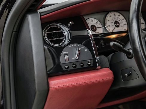 Used 2014 Rolls-Royce Ghost image 38