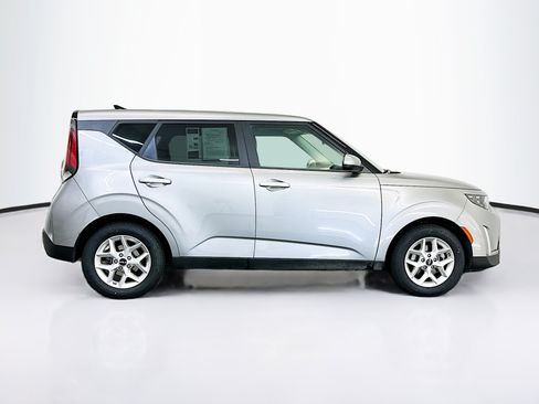Used 2025 Kia Soul LX w/ LX Technology Package FWD image 10