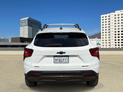 Used 2024 Chevrolet Trax ACTIV w/ Sunroof Package FWD image 4
