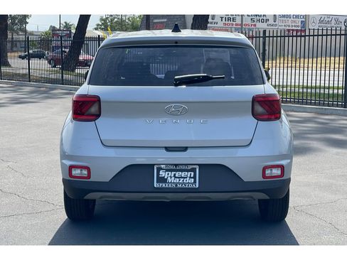 Used 2021 Hyundai Venue SE FWD image 5