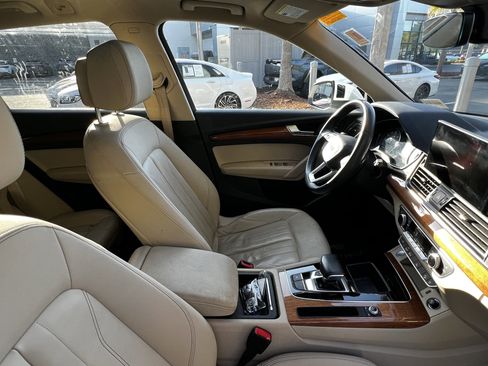 Used 2021 Audi Q5 Premium w/ Convenience Package image 41