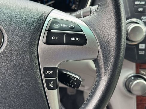 Used 2012 Toyota Highlander Limited AWD/4WD image 25