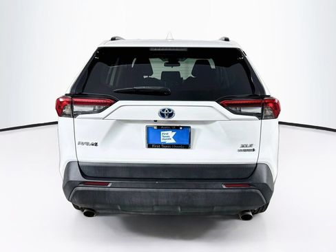 Used 2021 Toyota RAV4 XLE w/ Convenience Package AWD/4WD image 6
