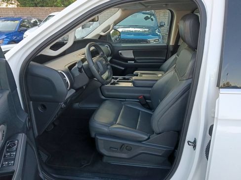 Used 2025 Ford Expedition Active AWD/4WD image 4