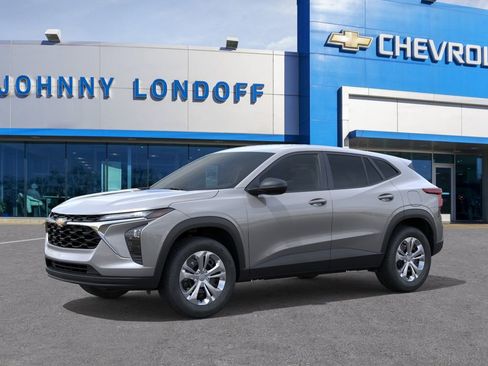 Used 2026 Chevrolet Trax LS FWD image 2