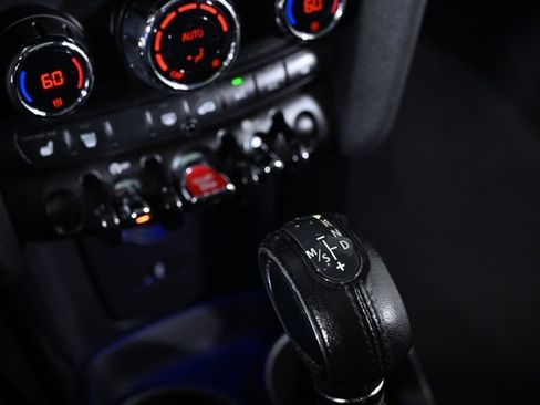 Used 2019 MINI Cooper 4-Door Hardtop FWD image 19
