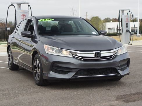 Used 2016 Honda Accord LX image 2