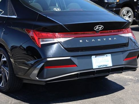 Used 2024 Hyundai Elantra SEL w/ Convenience Package image 6