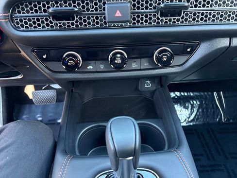 Used 2025 Honda HR-V Sport image 18