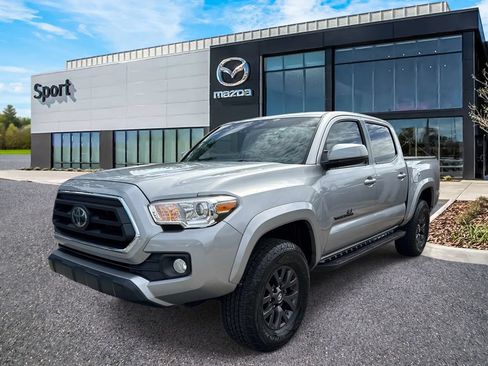 Used 2020 Toyota Tacoma SR5 RWD image 7