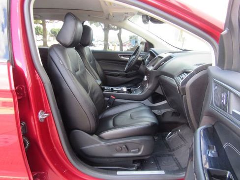 Used 2020 Ford Edge Titanium image 19