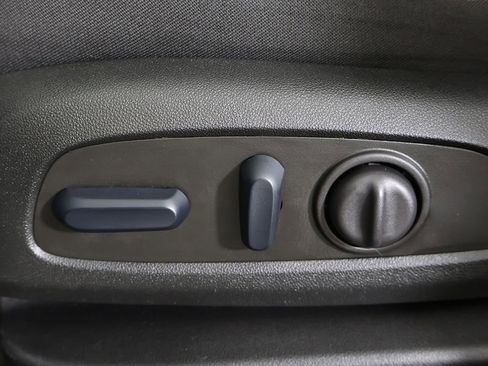 Used 2024 Chevrolet Equinox LT image 33