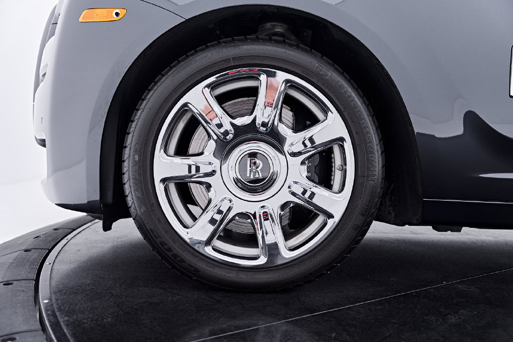 Used 2016 Rolls-Royce Ghost RWD image 3