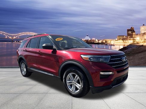 Used 2020 Ford Explorer XLT w/ Equipment Group 202A image 4