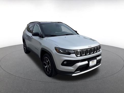 Used 2025 Jeep Compass Limited image 3