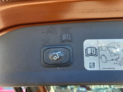 Used 2017 Ford Escape Titanium image 11