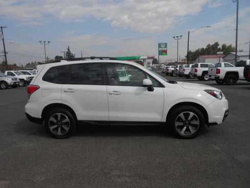 Used 2018 Subaru Forester 2.5i Premium AWD/4WD image 2