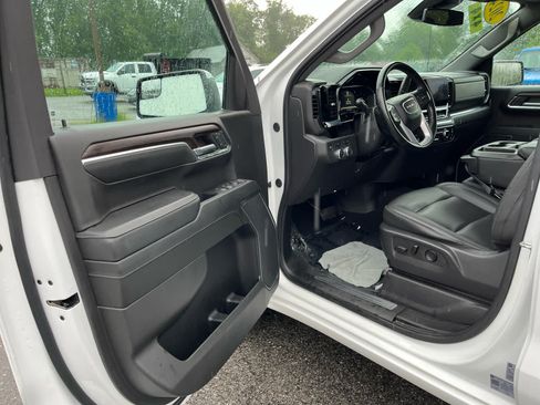 Used 2024 GMC Sierra 1500 SLT AWD/4WD image 9