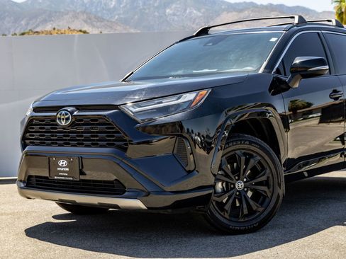 Used 2022 Toyota RAV4 SE AWD/4WD image 2