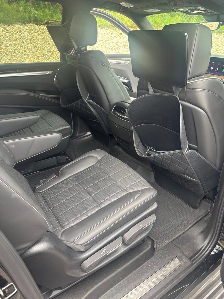 Used 2026 Cadillac Escalade ESV Platinum Luxury w/ LPO, Floor Liner Package AWD/4WD image 9