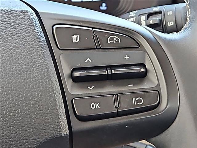 Used 2023 Hyundai Venue SEL FWD image 23