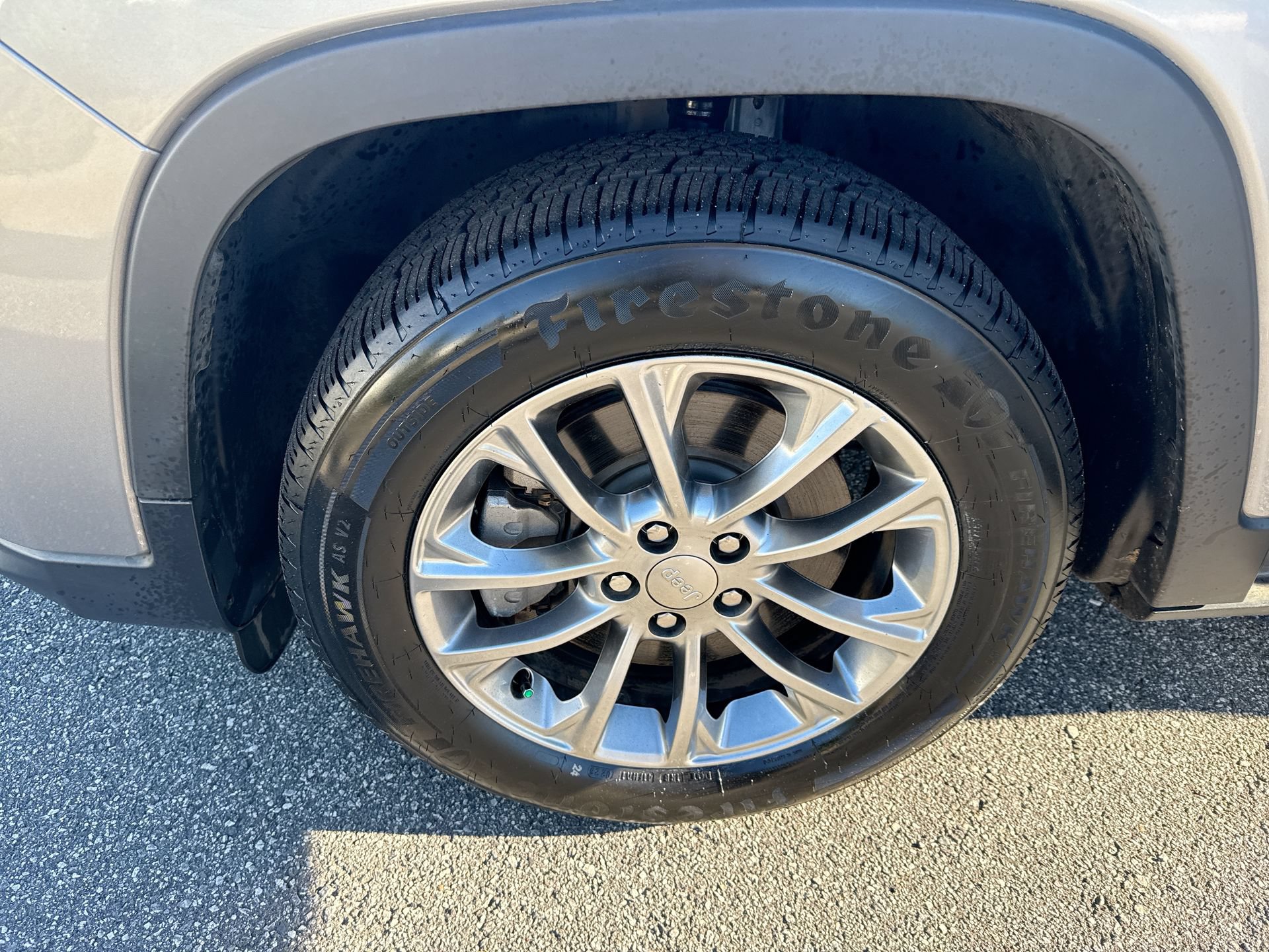 Used 2019 Jeep Cherokee Latitude Plus FWD image 29