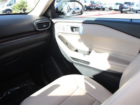 Certified 2021 Ford Explorer Limited w/ Hybrid Equipment Group 310A image 19