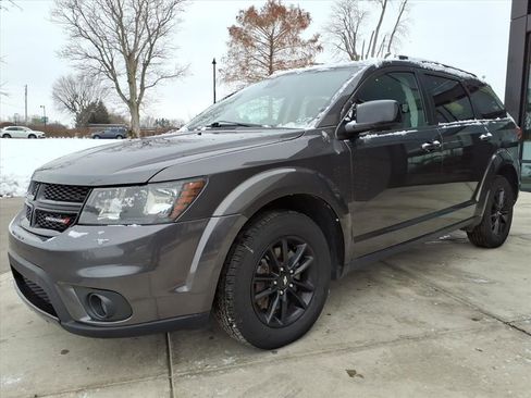 Used 2019 Dodge Journey SE image 3