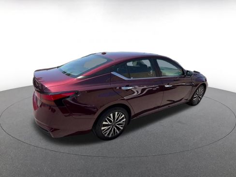 Used 2025 Nissan Altima 2.5 SV FWD image 15