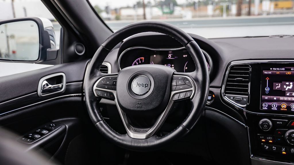 Used 2019 Jeep Grand Cherokee Limited w/ Luxury Group II RWD image 18