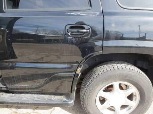 Used 2004 GMC Yukon Denali image 37