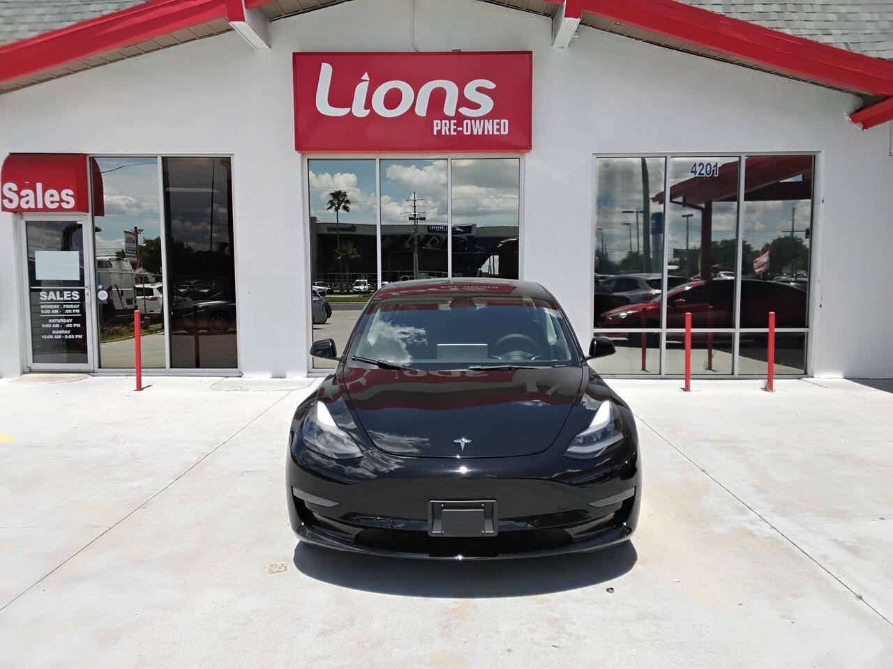 Used 2022 Tesla Model 3 Standard Range RWD image 1