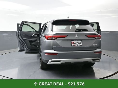 Used 2024 Mitsubishi Outlander SE image 60