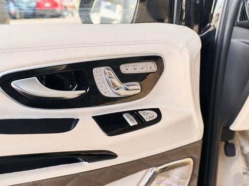 Used 2021 Mercedes-Benz Metris Passenger w/ Premium Safety Package image 19