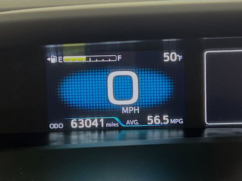 Used 2022 Toyota Prius LE image 21