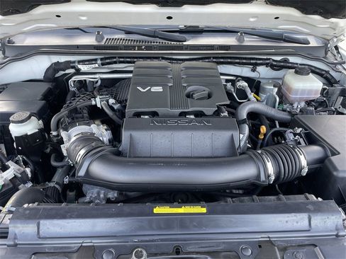 Used 2020 Nissan Frontier PRO-4X image 16