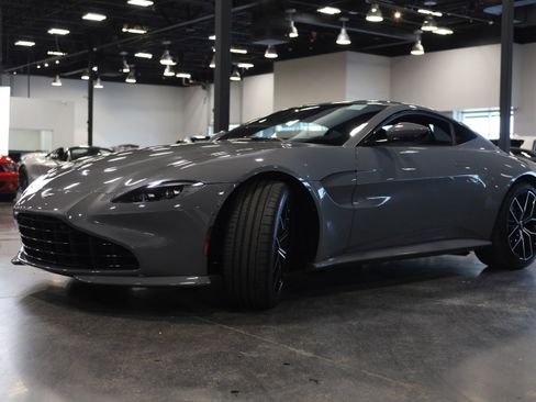 Used 2021 Aston Martin V8 Vantage Coupe RWD image 3