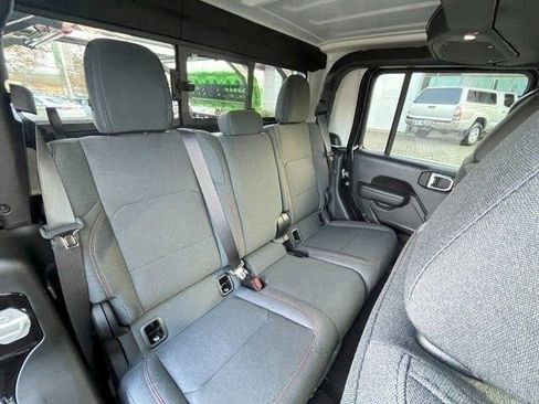 Used 2024 Jeep Gladiator Rubicon w/ Convenience Group image 13