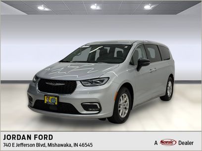 Used 2024 Chrysler Pacifica Touring-L