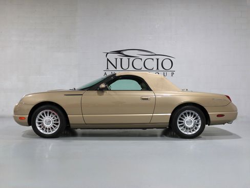 Used 2005 Ford Thunderbird image 35