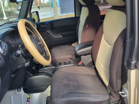 Used 2017 Jeep Wrangler Sport image 9