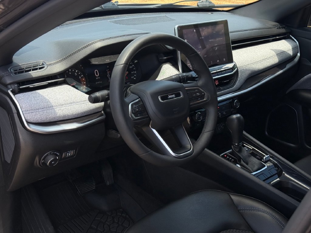 Used 2023 Jeep Compass Latitude AWD/4WD image 8