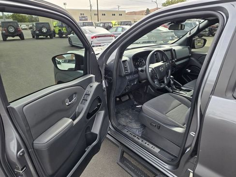 Used 2023 Nissan Frontier SV w/ Midnight Edition Package image 21