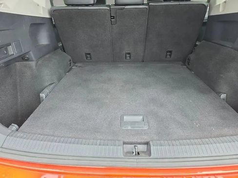 Used 2018 Volkswagen Tiguan SE AWD/4WD image 11