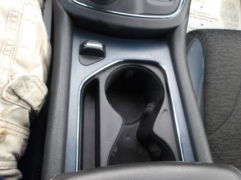 Used 2015 Chrysler 200 S image 17