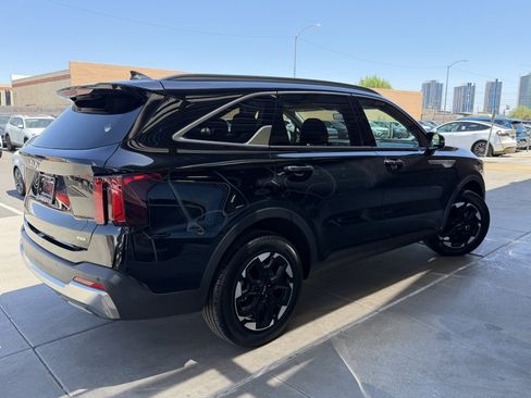 Used 2024 Kia Sorento S w/ Panoramic Sunroof Package AWD/4WD image 4