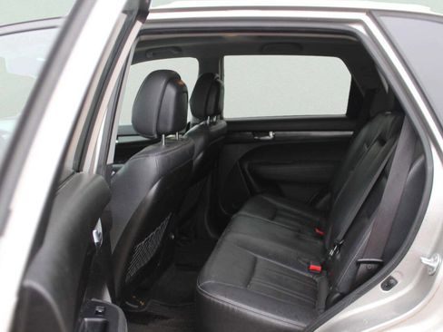 Used 2013 Kia Sorento EX w/ EX V6 Premium Pkg image 7