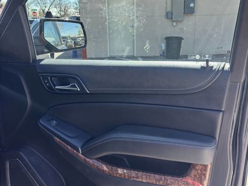 Used 2018 Chevrolet Suburban Premier image 12