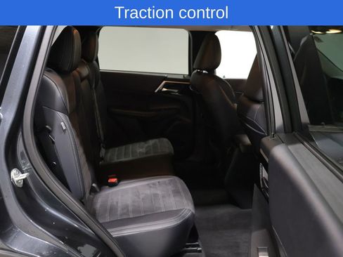 Used 2024 Mitsubishi Outlander SE image 6